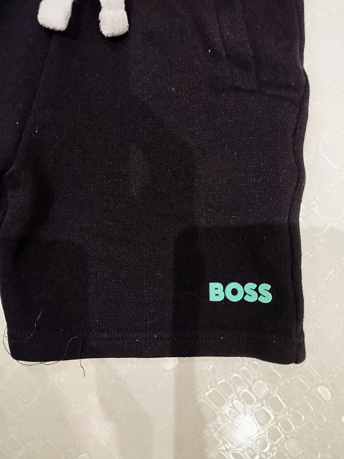 Short bébé Boss original 18 mois - photo numéro 2