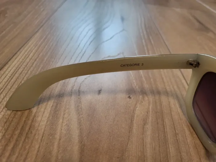Lunettes de soleil fantaisie - photo numéro 3