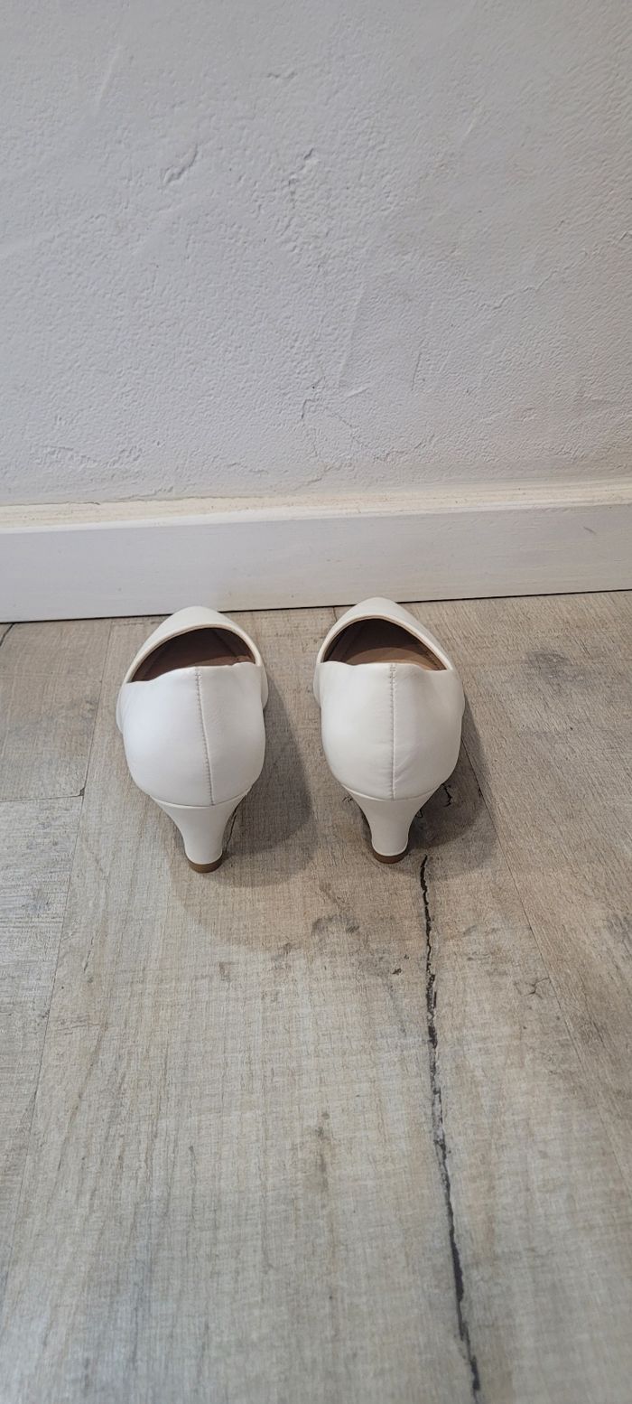 Escarpins blancs T 36 neufs - photo numéro 2