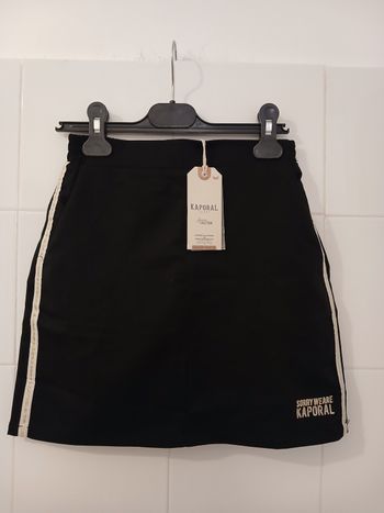 Jolie Jupe noir kaporal 12 ans 