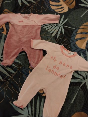 lot 2 pyjamas o/1mois