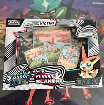 Coffret Pokémon collection illustration EV10.5 foudre noire et flamme blanche
