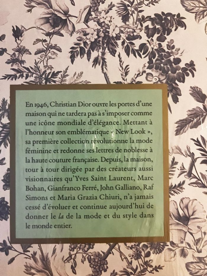 Livre les légendes de la mode sous blister - photo numéro 2