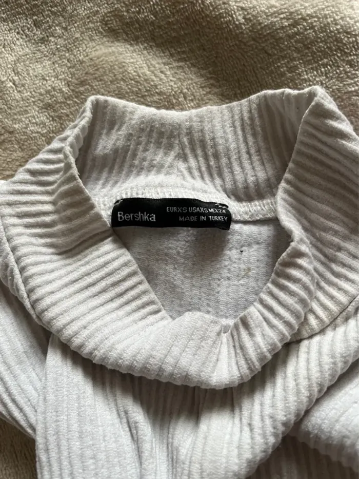 Top court blanc bershka - photo numéro 3