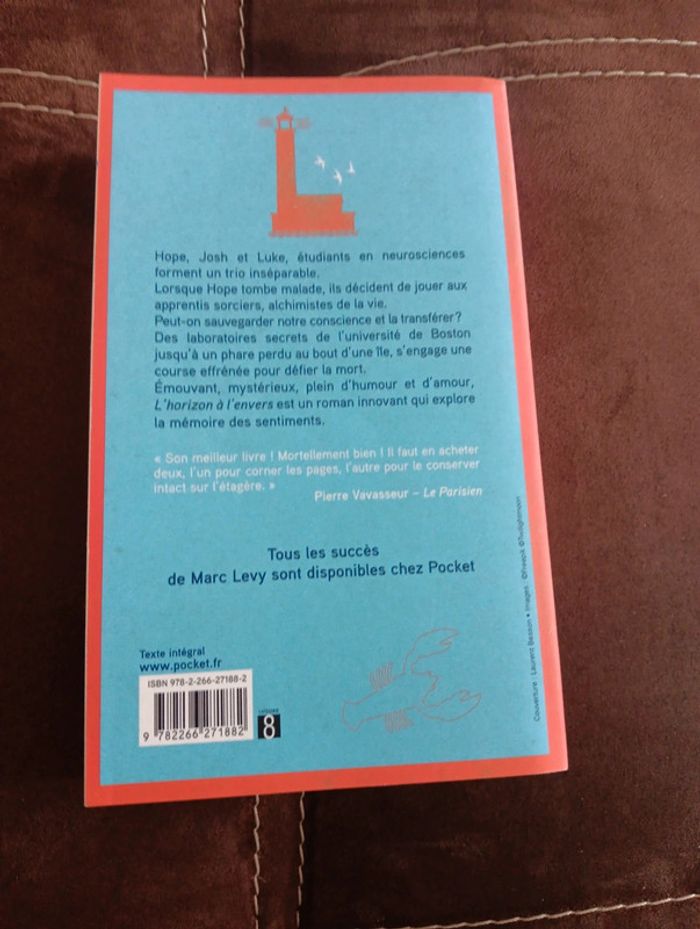 Livre L'horizon à l'envers de Marc Levy - photo numéro 2