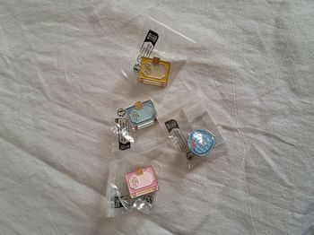 Lot de 4 pin's polly pocket neufs