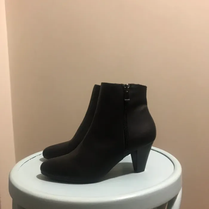 Bottine noire à talon