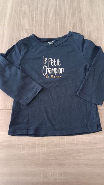 T-shirt le petit champion de maman manche longue taille 24 mois Kiabi 86cm