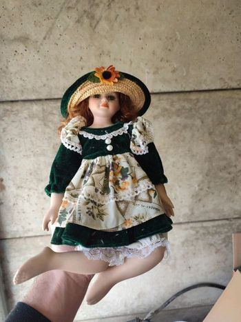Poupée porcelaine