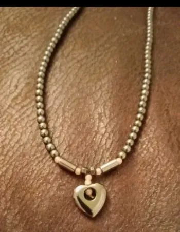 Collier pendentif  coeur perles vintage