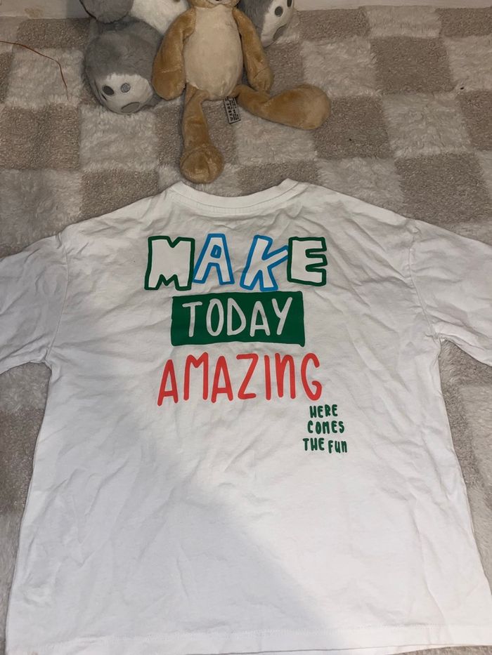 T-shirt blanc, avec des motifs sur le dos - photo numéro 5