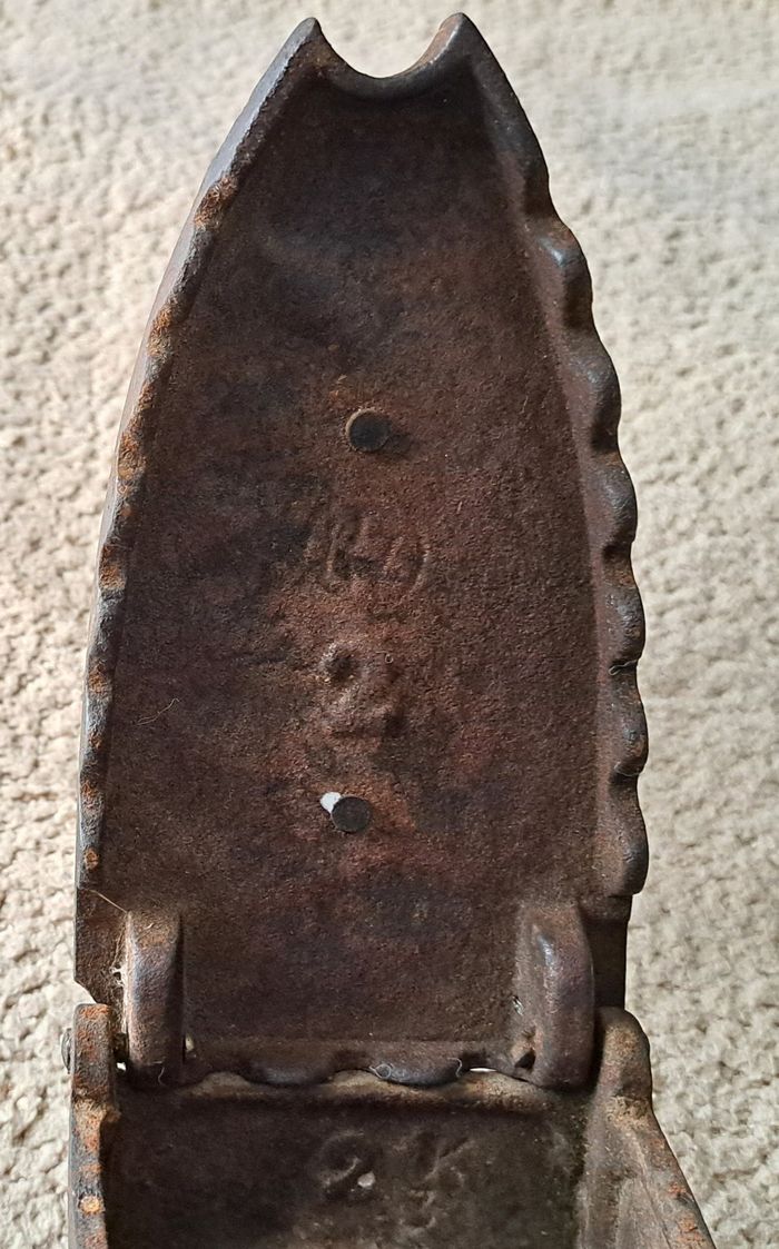 Ancien fer en fonte - made in Holland - photo numéro 5