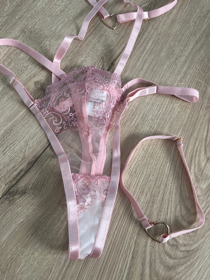 Ensemble sexy lingerie rose dentelle avec lanière neuf taille L - photo numéro 2