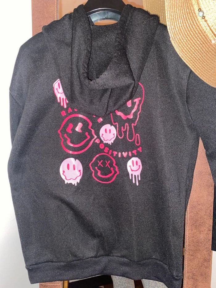 Sweat à capuche noir très bon état - photo numéro 3