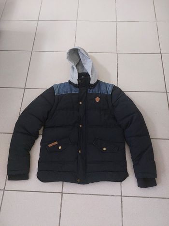 Doudoune kaporal taille 14 ans manche
détachable et capuche