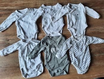Lot de 6 bodies croisés taille 1 mois