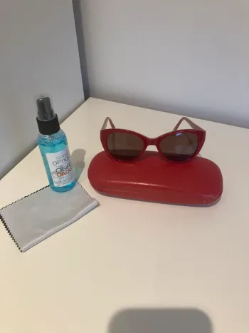 Lunettes solaire de bonne qualité rouge