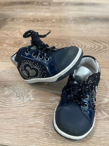 Chaussures de marche à lacets