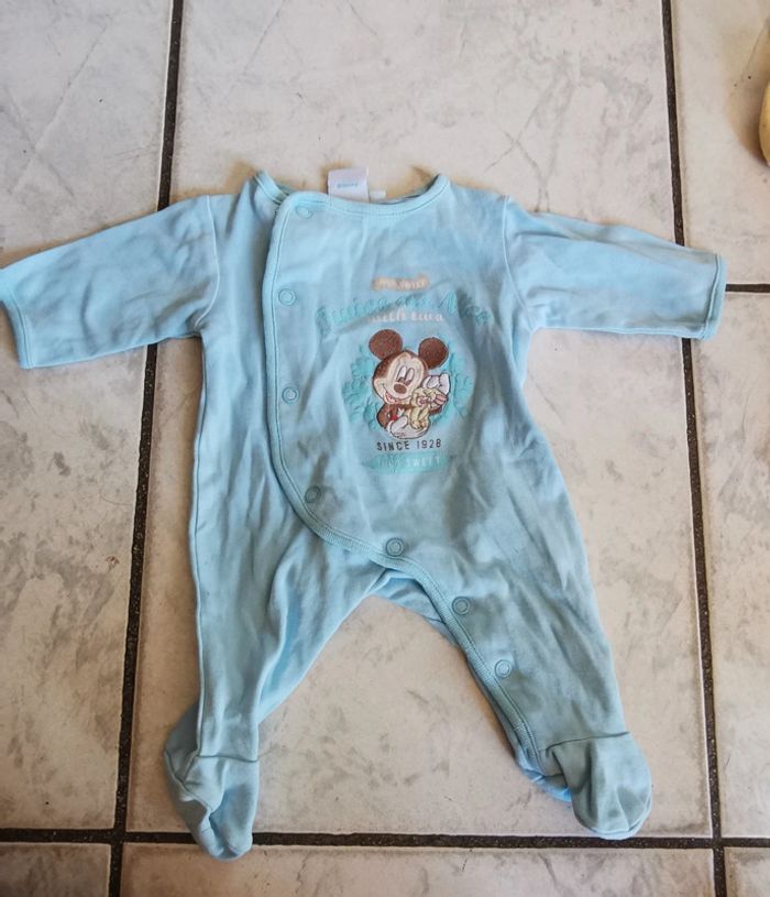 6 pyjamas taille naissance - photo numéro 4