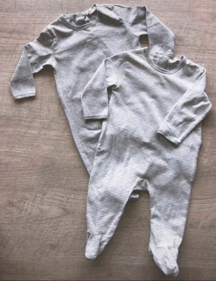 2 pyjamas
