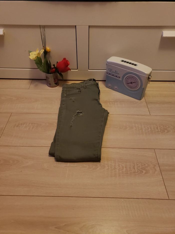Jean troué 🎀 Jennyfer taille M 4€ - photo numéro 2