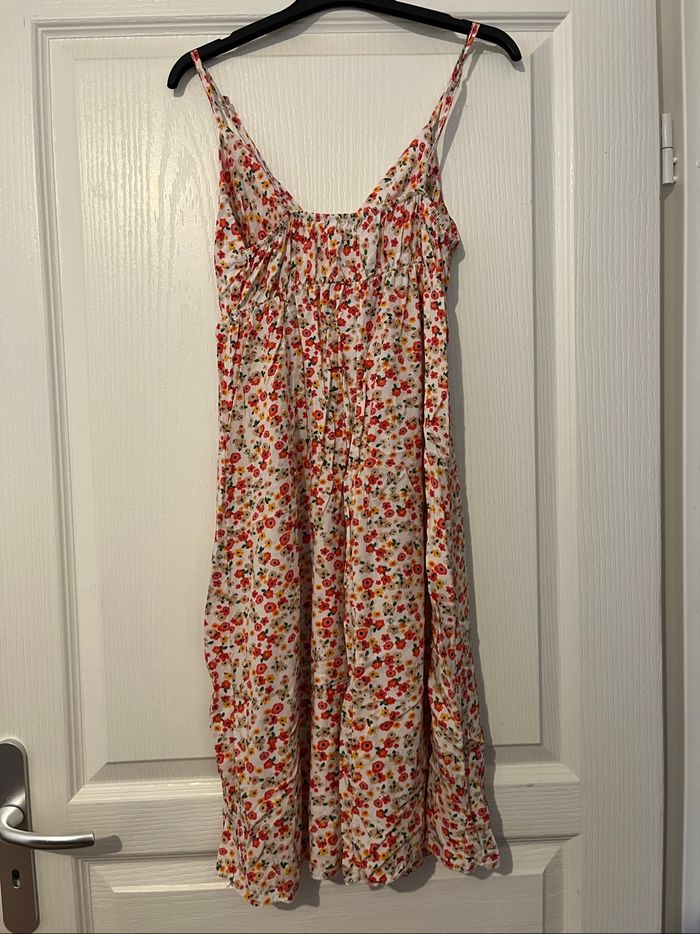 Robe décolletée - photo numéro 2