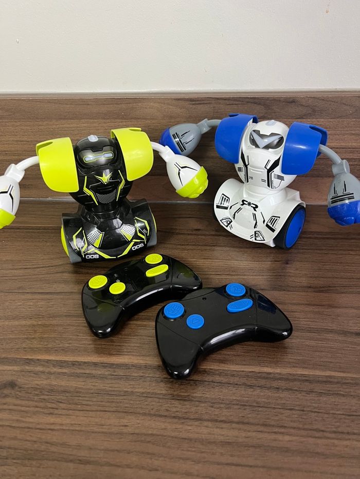 2 robots combat boxeur télécommandés