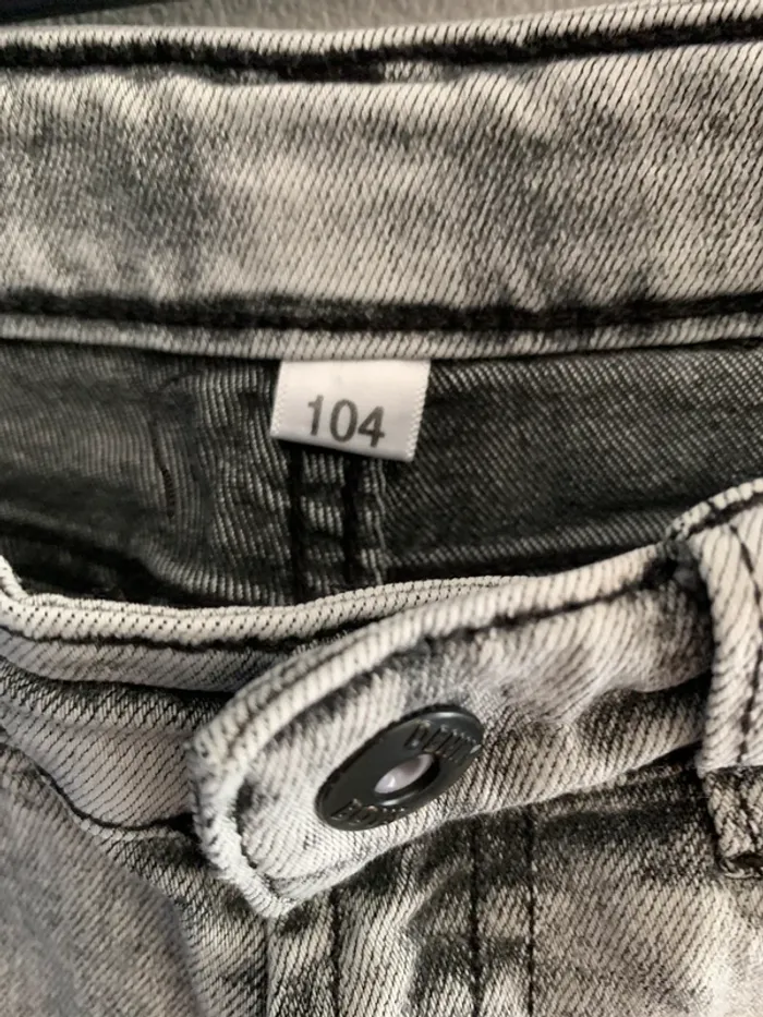 📌Short garçon en jean gris délavé – Taille 104 - photo numéro 3