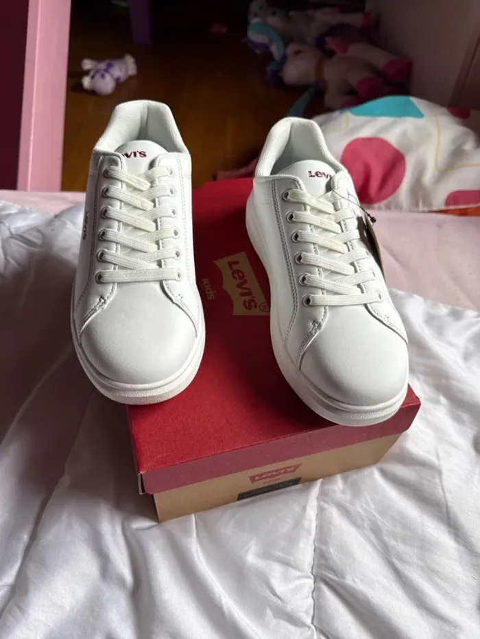 Très belles baskets Levi’s neuves avec étiquette pointure 36 - photo numéro 3