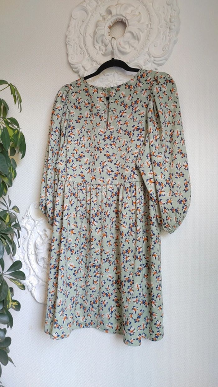 Robe verte avec motif floraux manche ballon - photo numéro 5