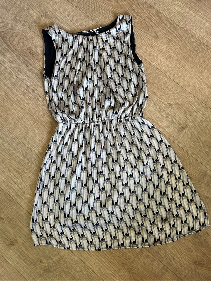 Robe imprimée satinée sans manches LolaLiza taille française 42 TBE - photo numéro 7