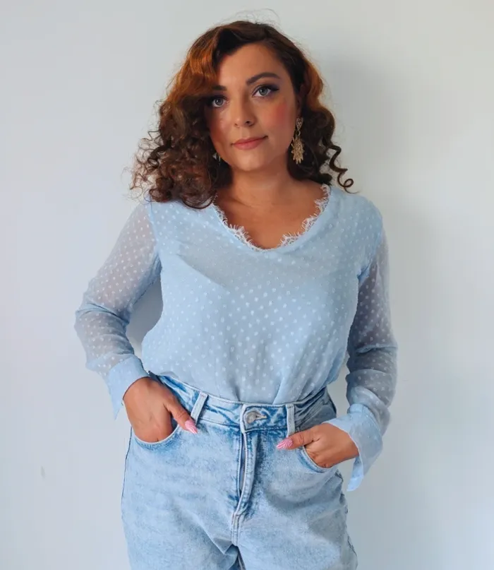 Blouse à manches longues bleu ciel dentelle plumetis Peace n'love taille 36 - photo numéro 3