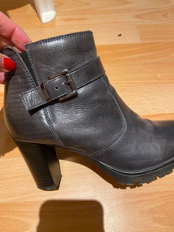 Très belle Bottines talons gris foncé