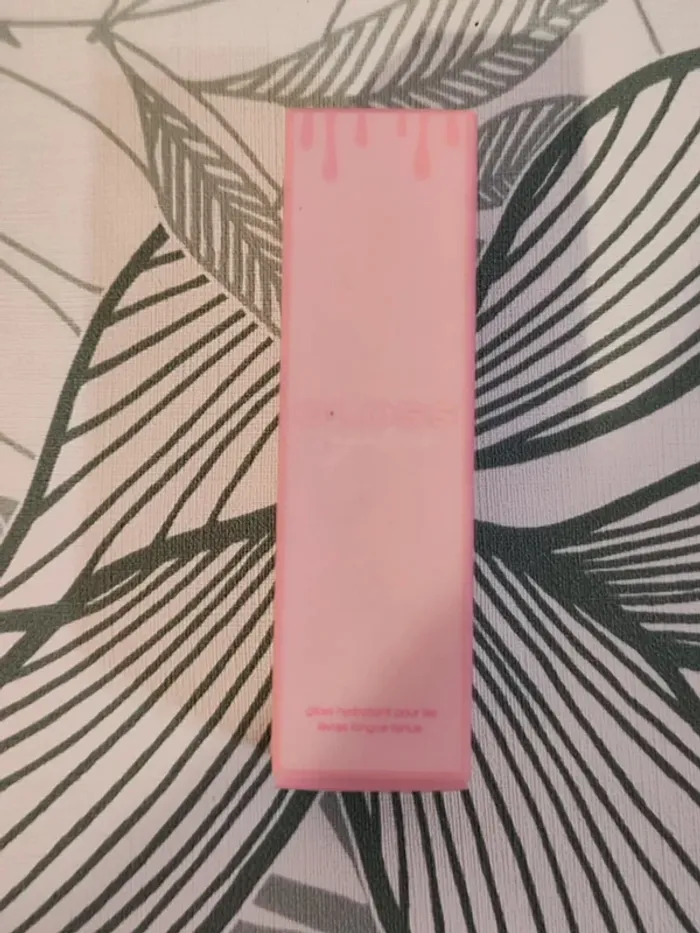 Gloss sugaries gloss hydratant 7ml valeur 10€  à utiliser 24 mois après ouverture