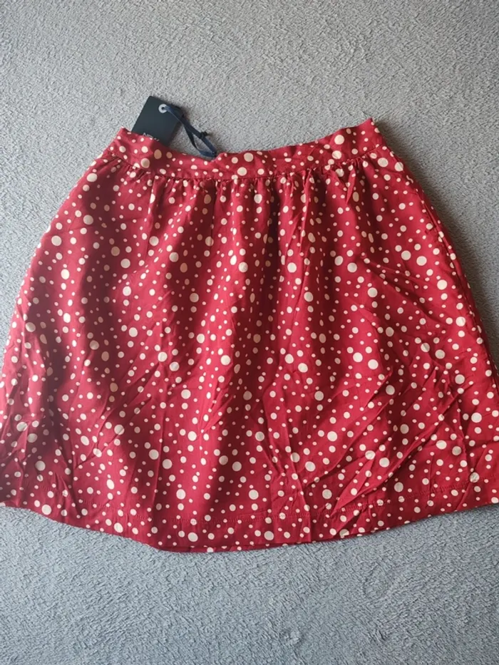 Jupe trapèze New Look rouge à pois blancs – Taille 38 (neuve) - photo numéro 2