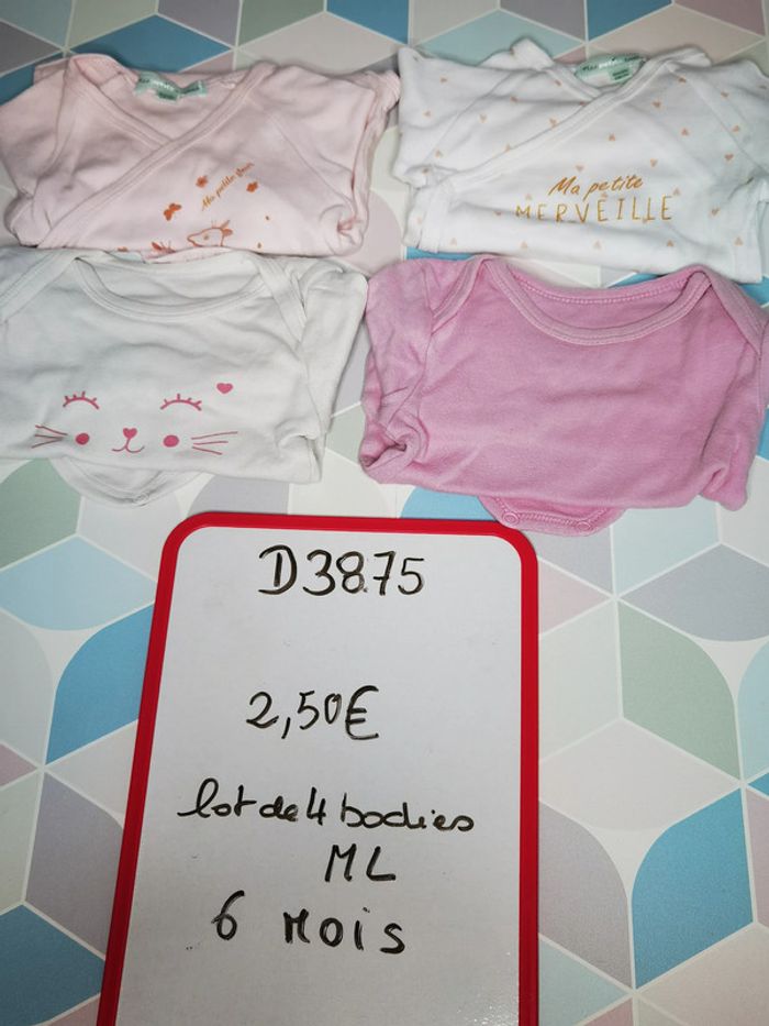 D3875 - lot de 4 bodies fille 6 mois