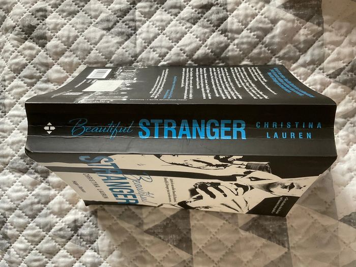 #beautiful stranger Christina Lauren - photo numéro 4