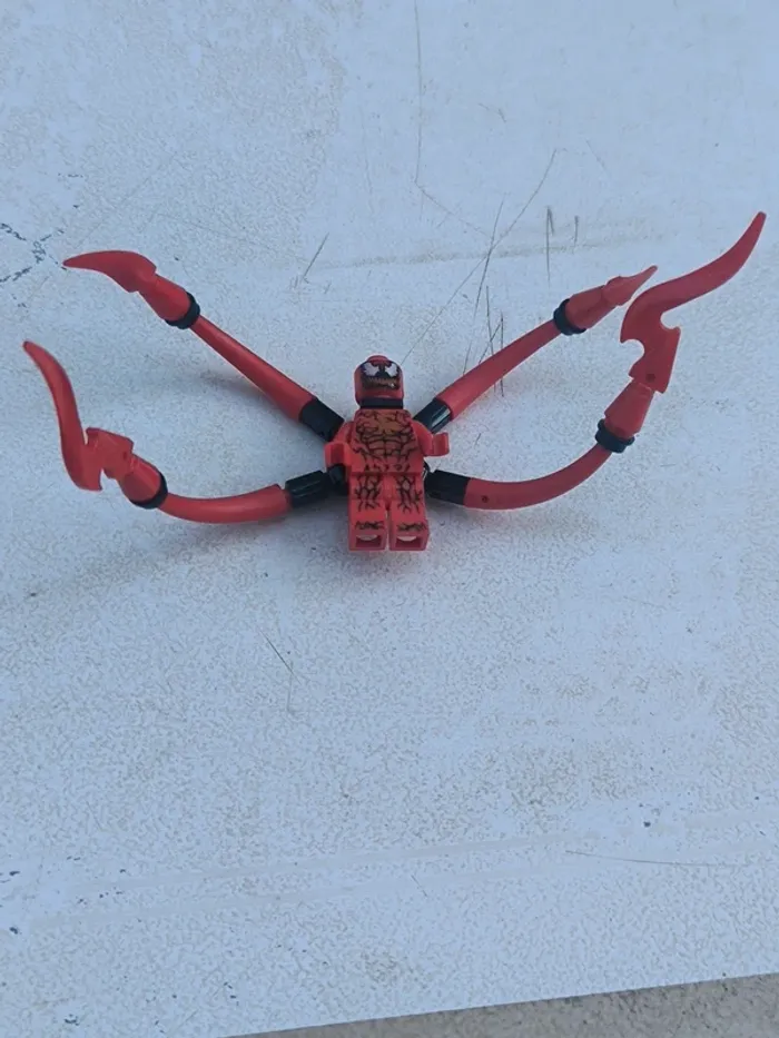 Figurine lego carnage avec long bras sh0541