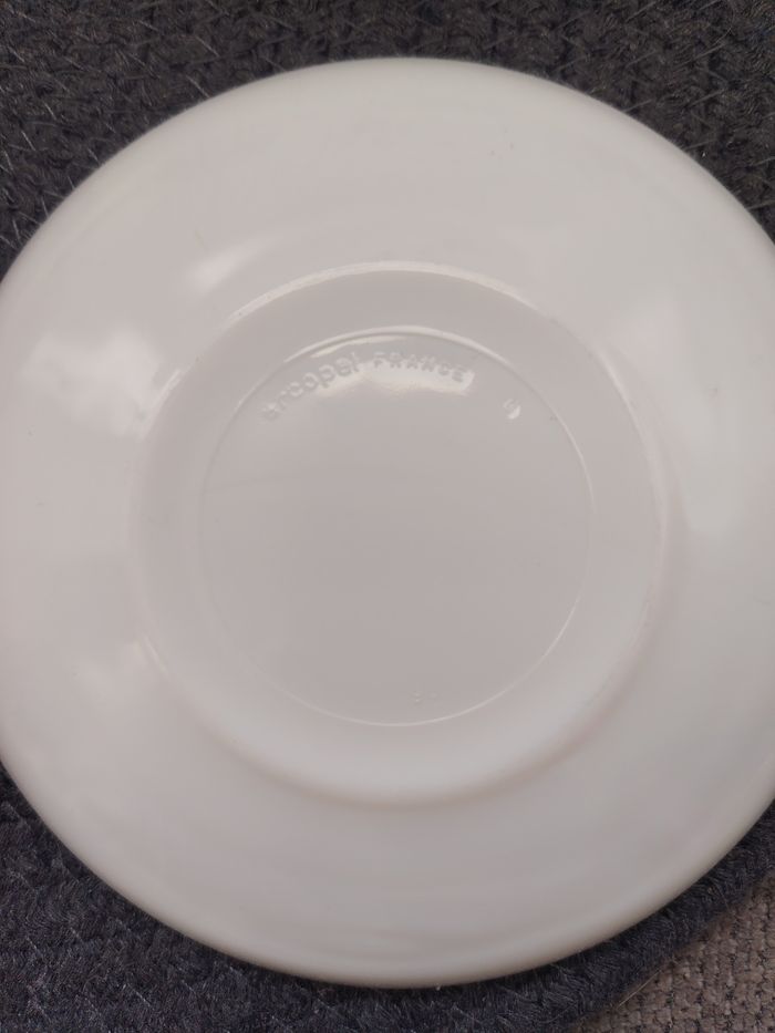 Ensemble de 5 tasses à café et soucoupes Arcopal motifs floraux - photo numéro 4