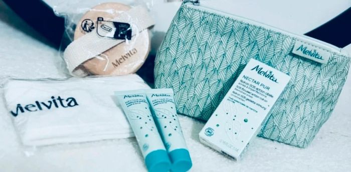 🌿 Jolie trousse de toilette neuve + soins visage & corps – idée cadeau 🎁 - photo numéro 4