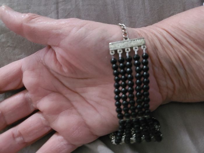 Bracelet fantaisie noir et argenté - photo numéro 3