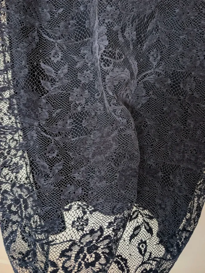 Robe en dentelle - photo numéro 5