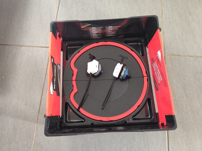 Pack Beyblade prêt à jouer - photo numéro 1