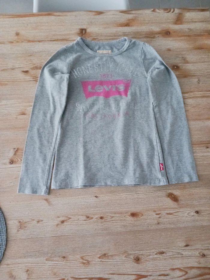 vends sweat levis taille 8 ans fille
