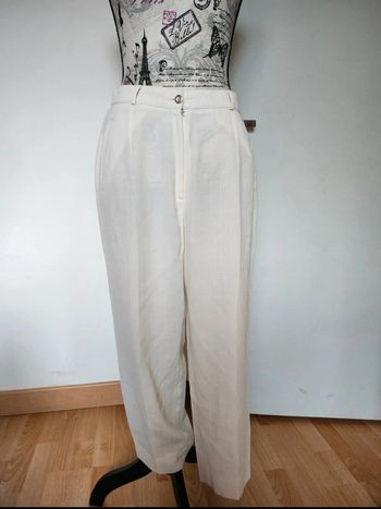 Magnifique Pantalon tailleur de couleur Crème taille 42 et de marque Gregory Pat