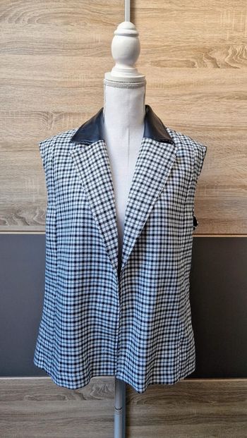 Veste légère sans manches.