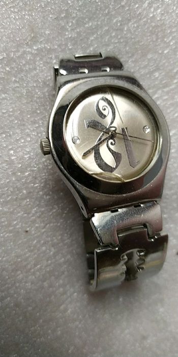 Montre swatch en métal
