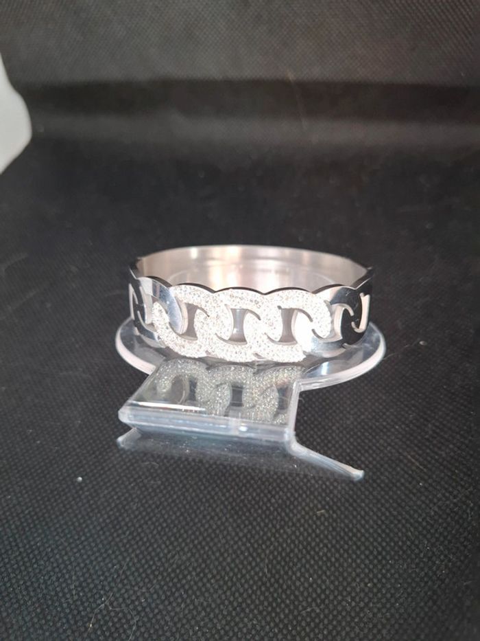 Bracelet acier inoxydable rigide neuf avec etiquette at oxydes de zirconium blancs dessus - photo numéro 2