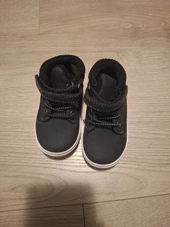 Chaussures bébé neuves – Pointure 18