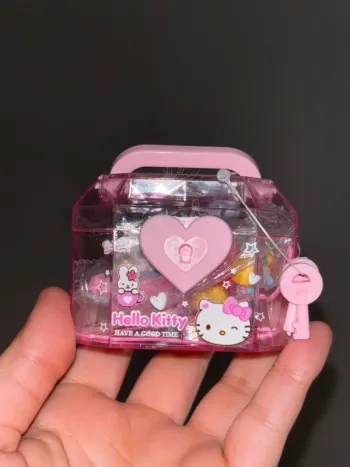 Petite boîte à bijoux hello kitty avec perles